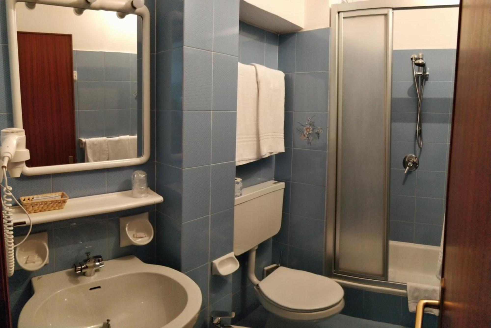 Hotel Riviera Desenzano del Garda Quarto foto